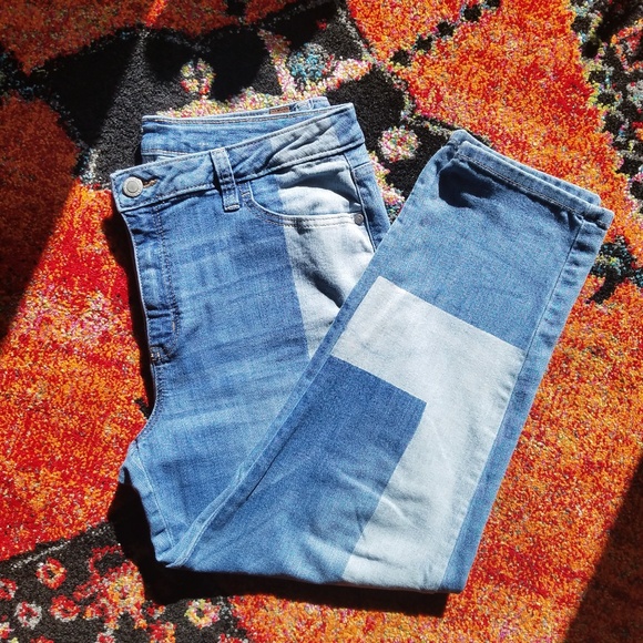 SOLD - Simply Vera Wang Shadow Patch Cropped Denim - Picture 3 of 8